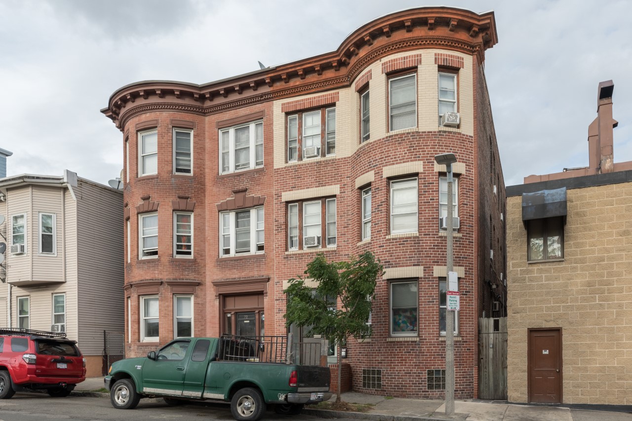 JLL closes the sale of the 36, transitoriented apartment properties